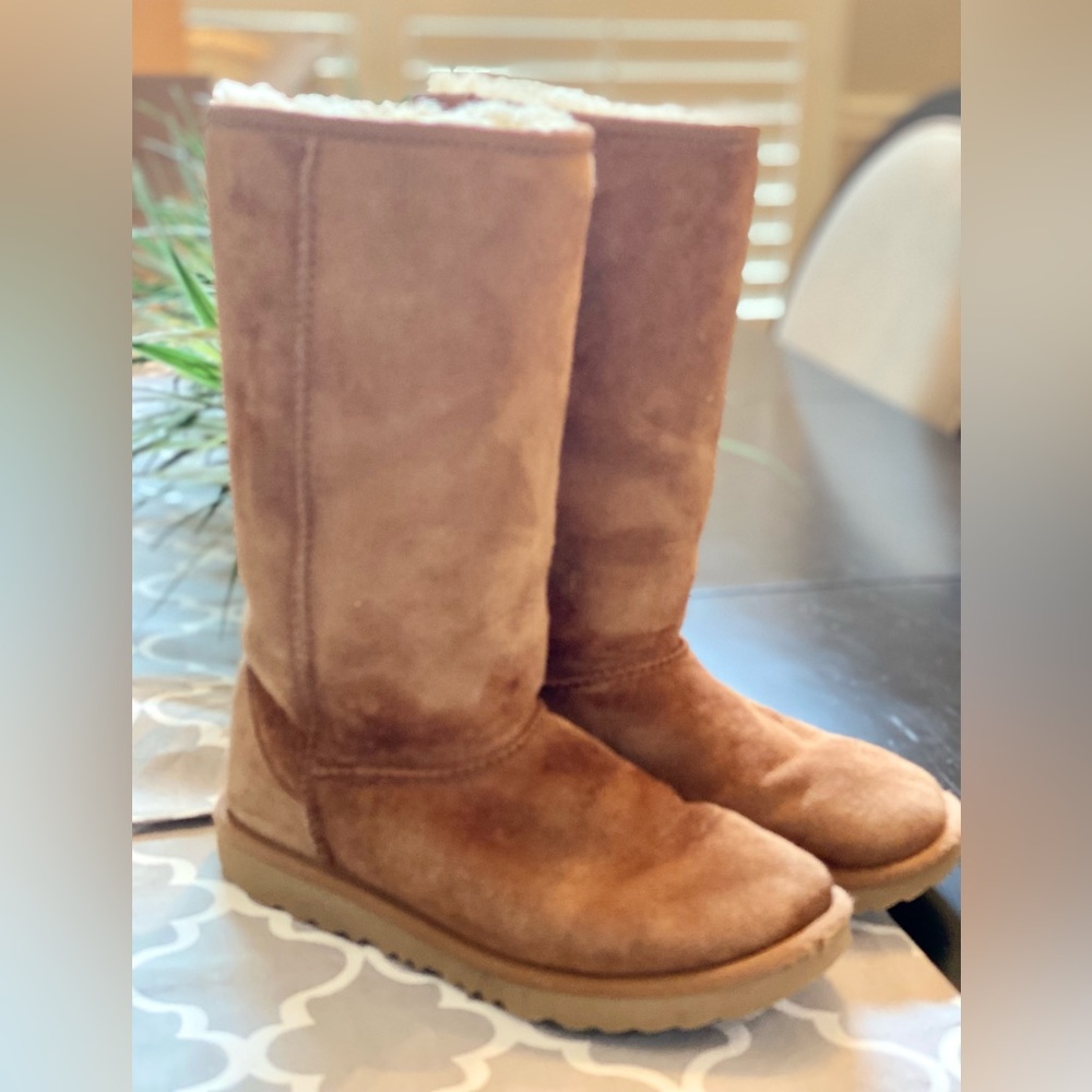 Size 5 (big girls) Ugg Boots